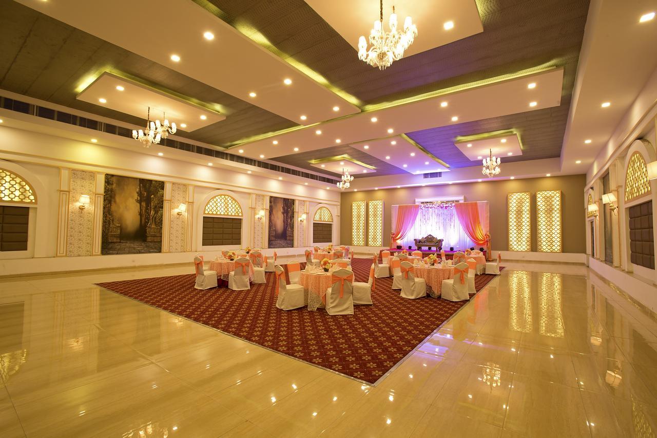 Inde Hotel Chattarpur Yeni Delhi Dış mekan fotoğraf