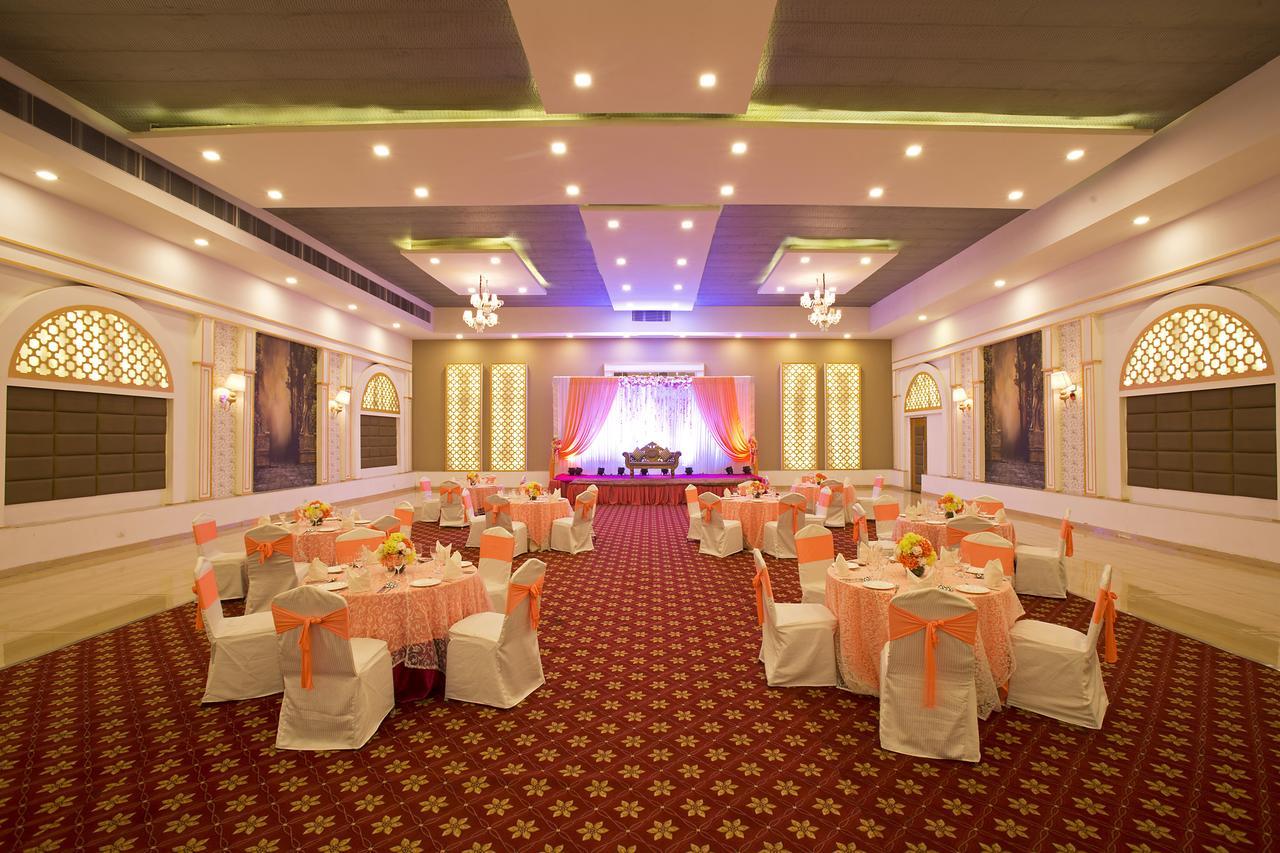 Inde Hotel Chattarpur Yeni Delhi Dış mekan fotoğraf