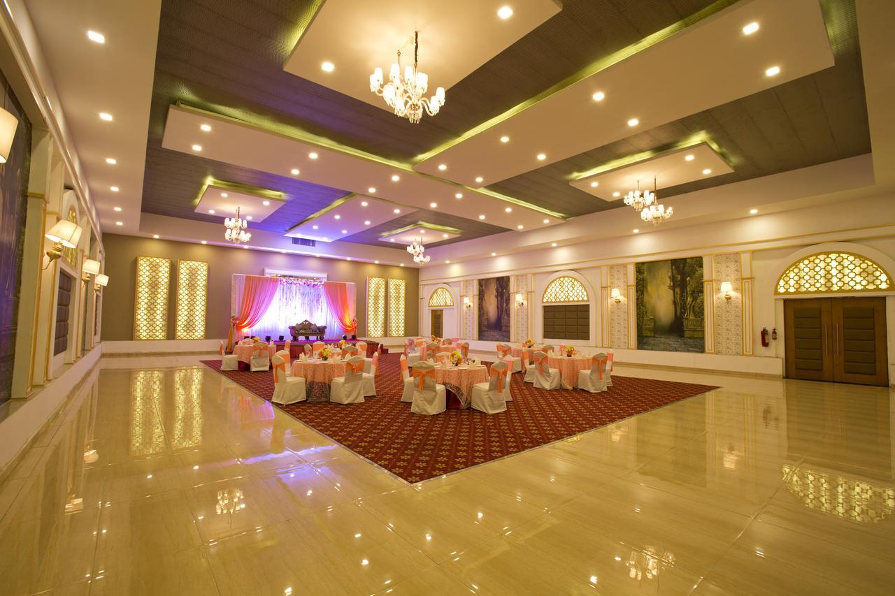 Inde Hotel Chattarpur Yeni Delhi Dış mekan fotoğraf